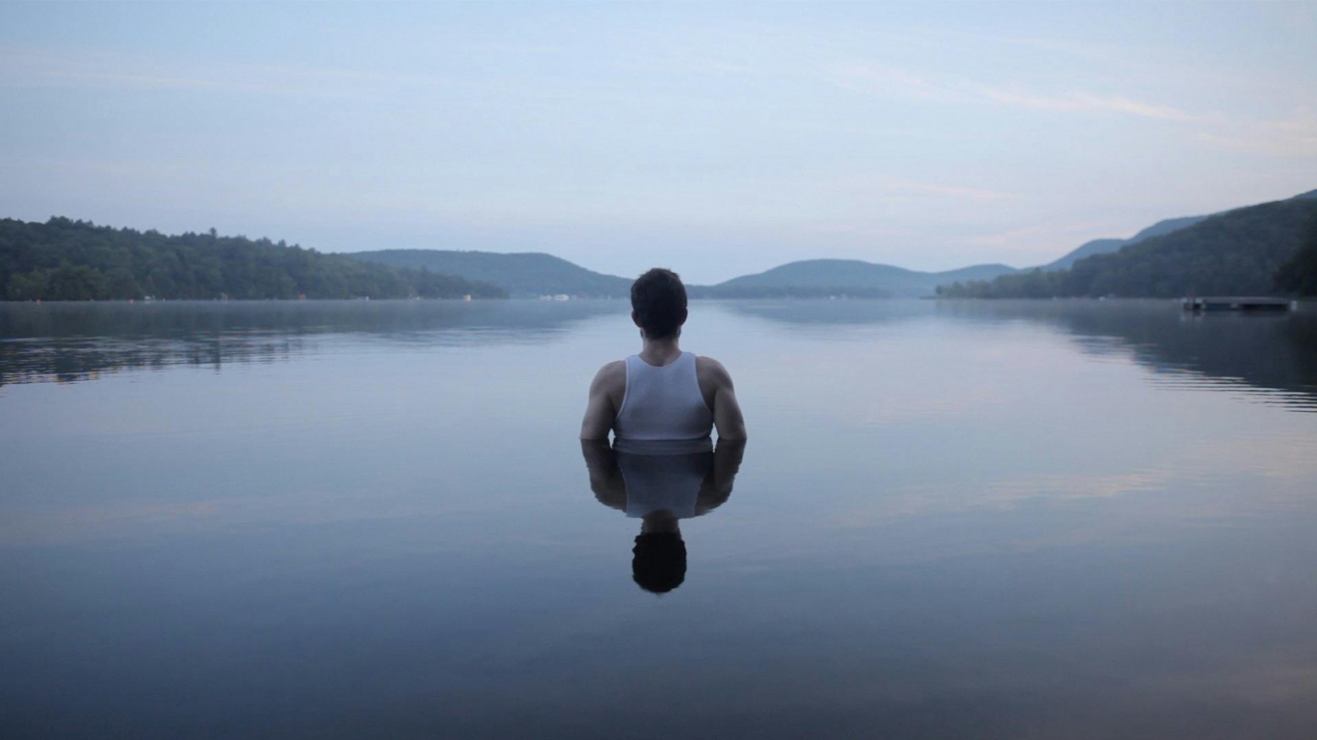 A Mulher do Lago backdrop