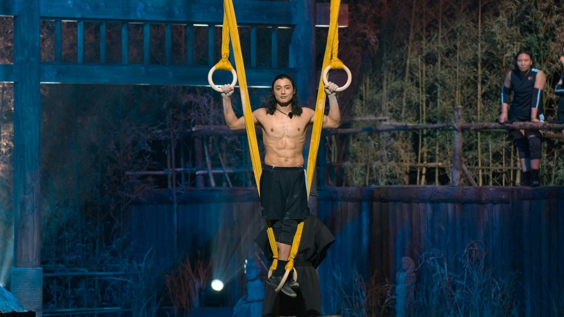 A Batalha dos 100: Ásia backdrop