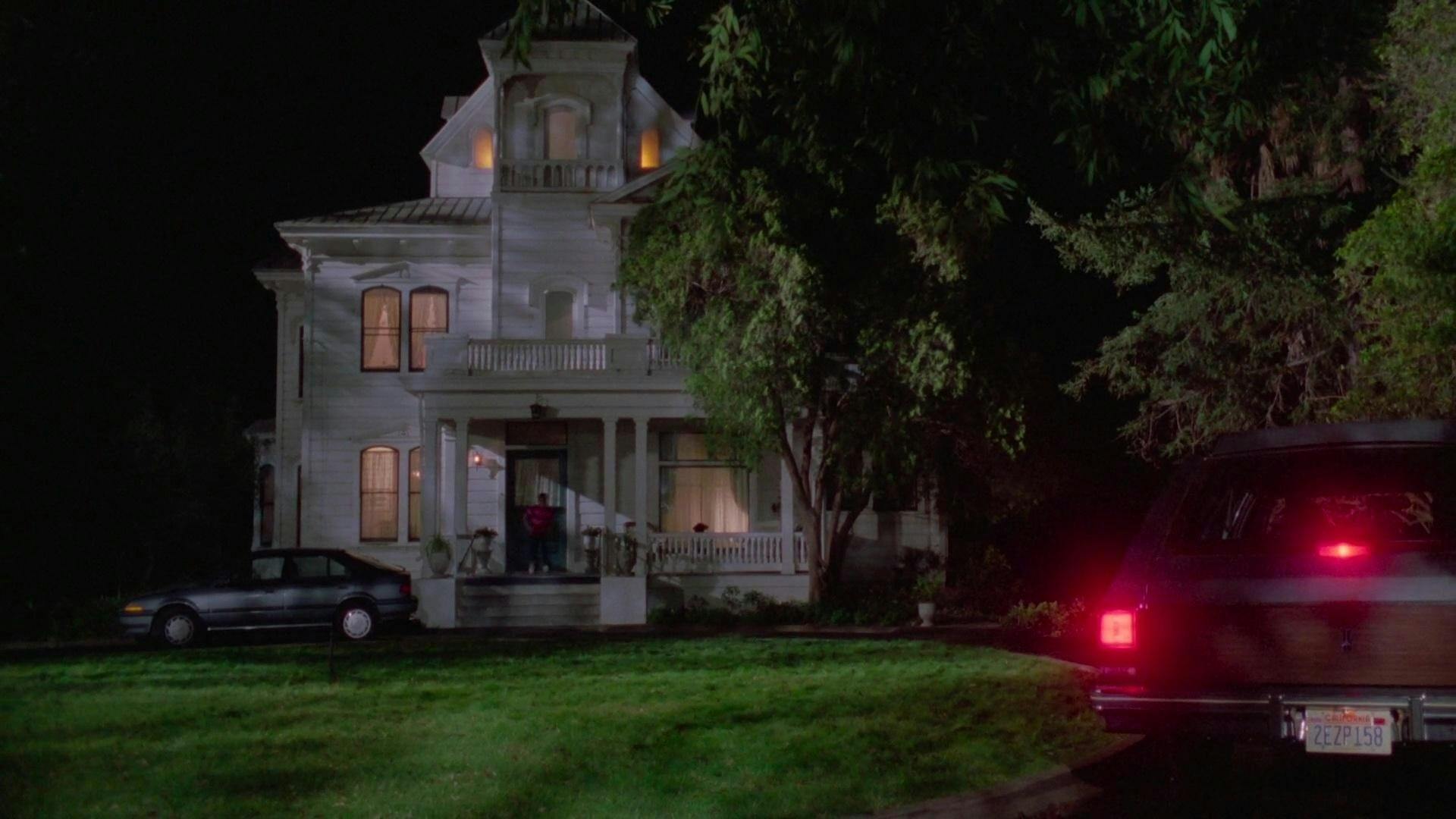 Amityville 4 - A Fuga do Mal backdrop