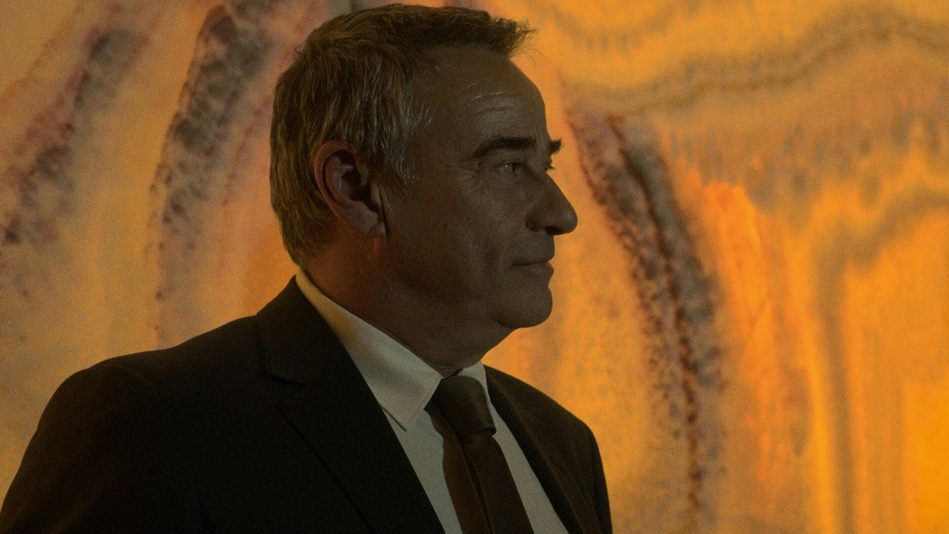 Mão de Ferro - episódio 1x1