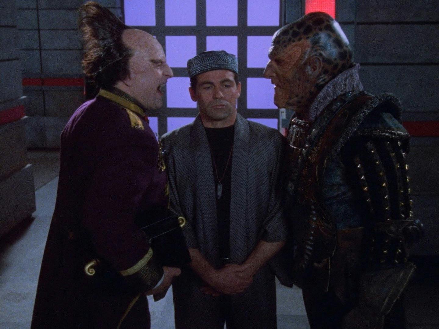 Babylon 5 - episódio 1x13