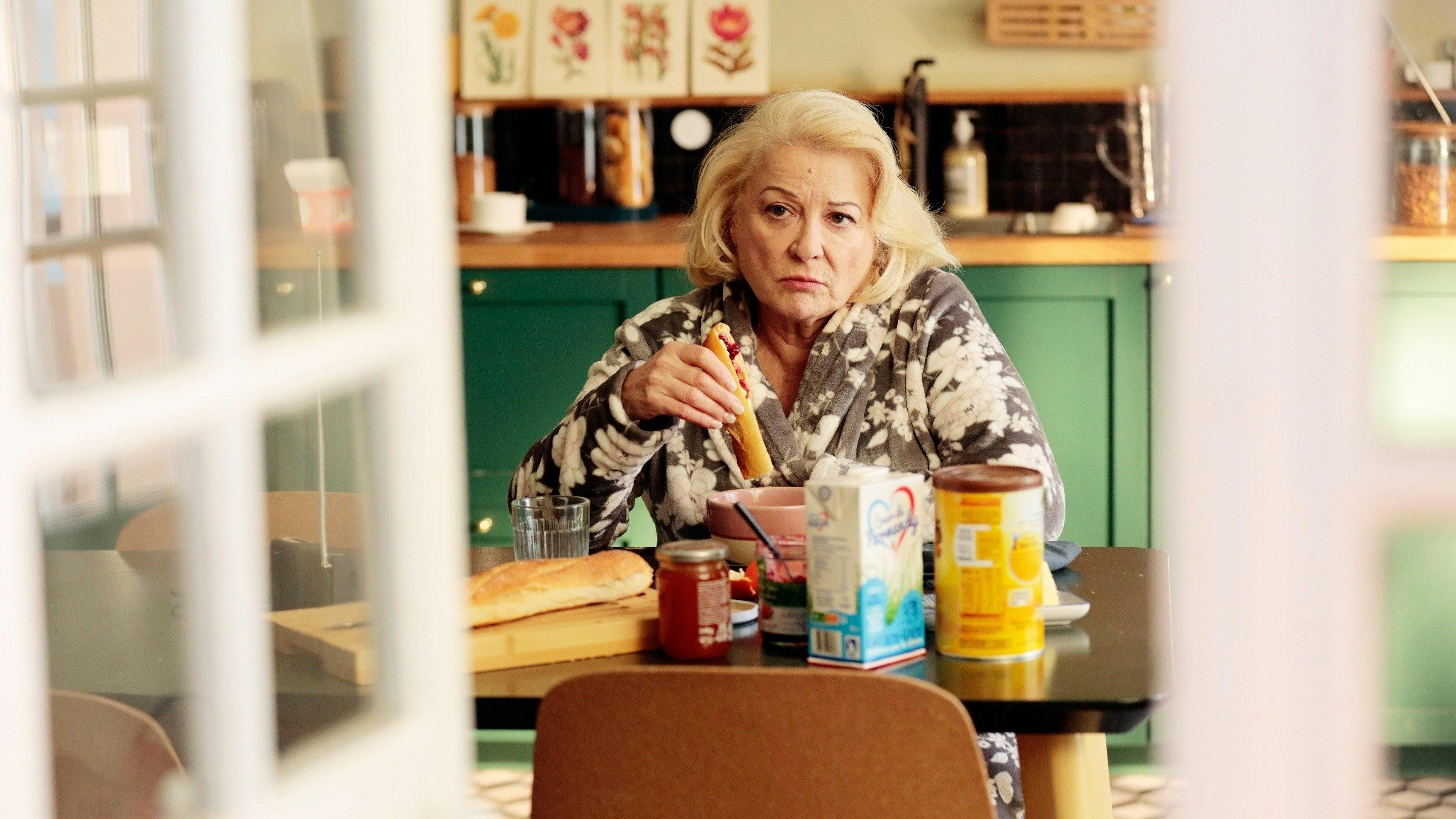 Morando com a Sogra backdrop