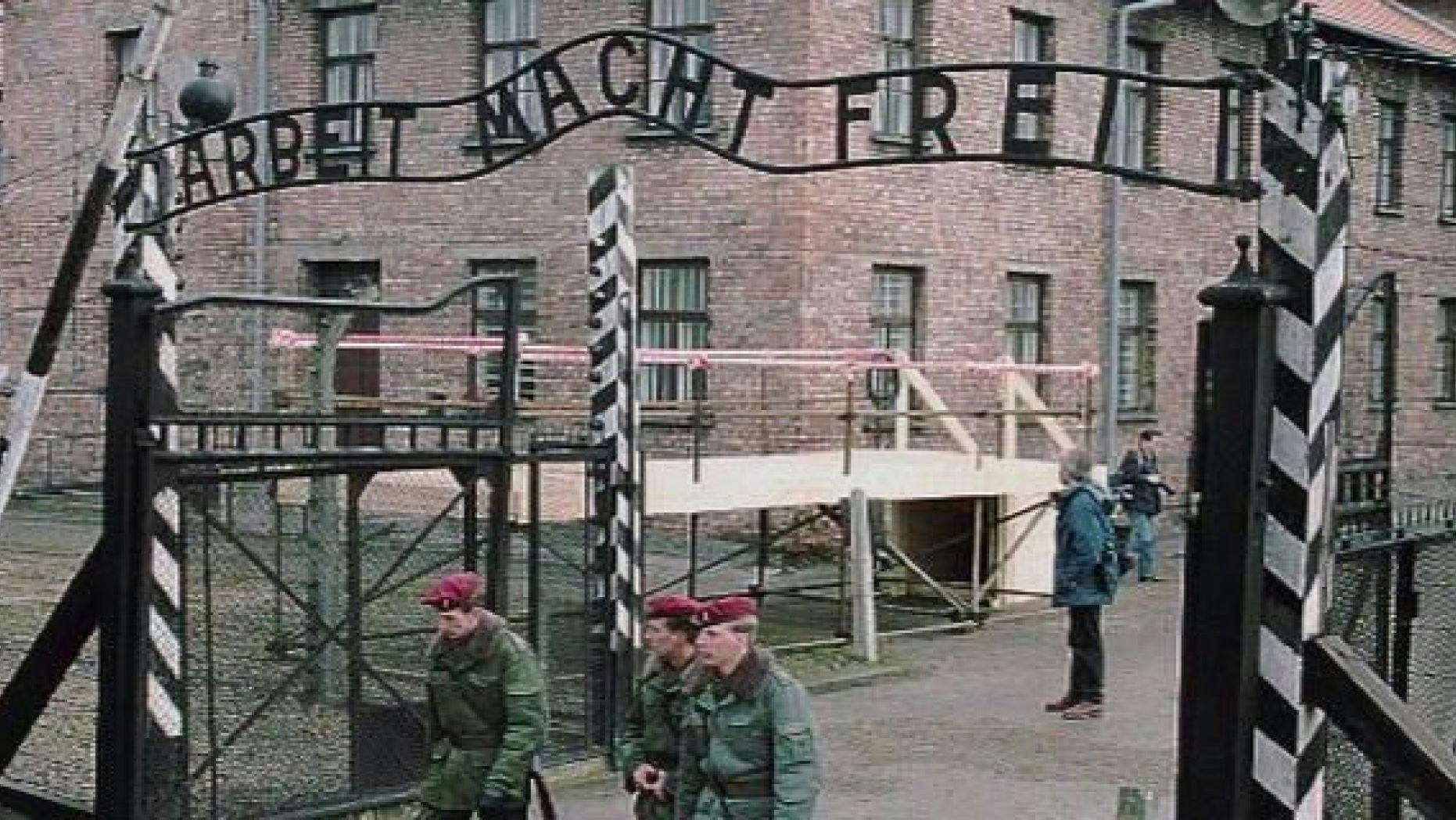 O Guarda de Auschwitz backdrop