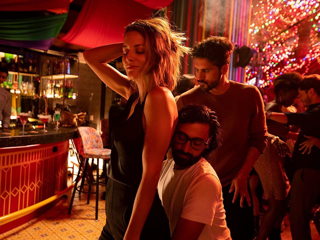 Caras - episódio 1x6