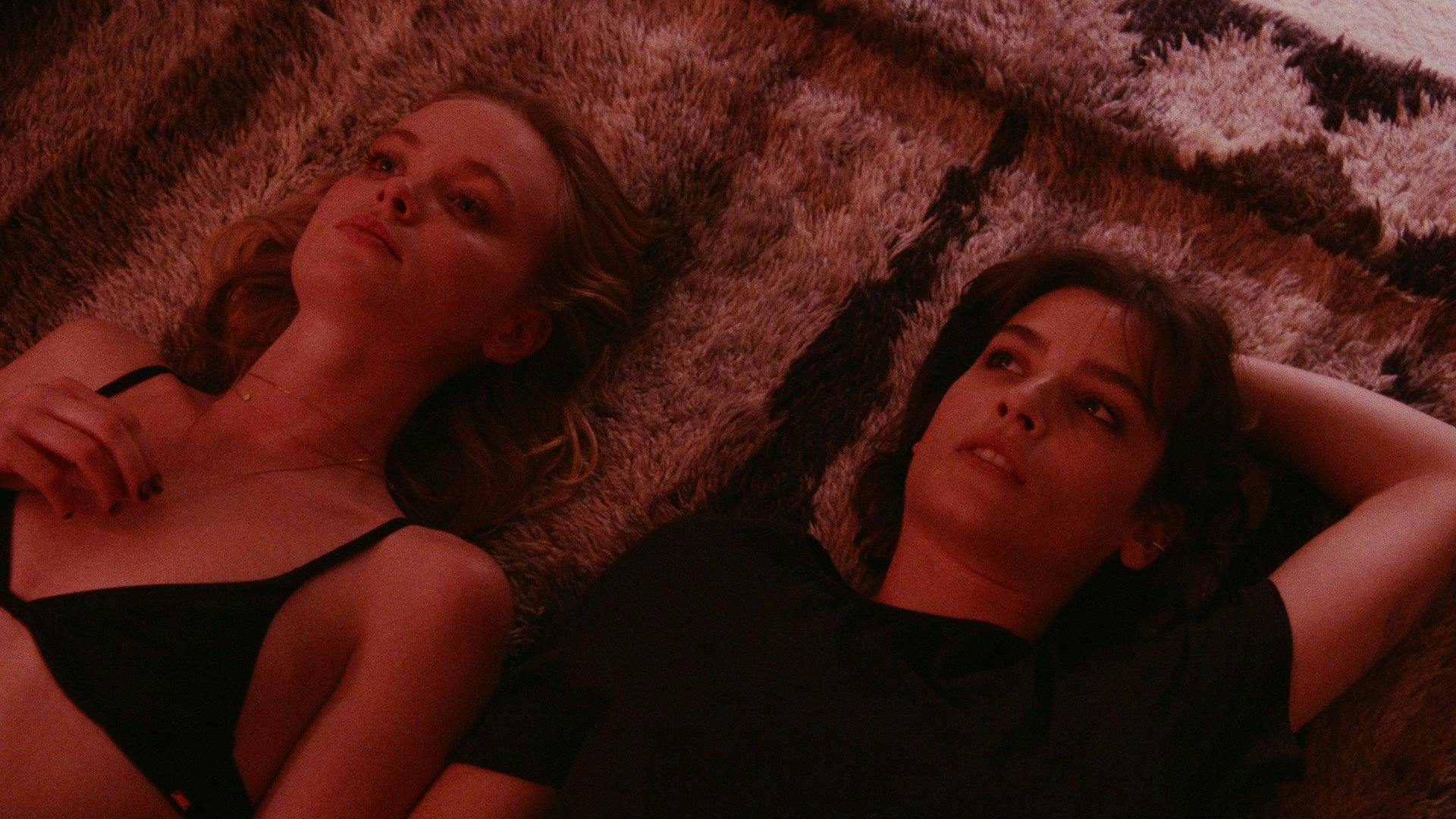 Sexo a três - episódio 1x1