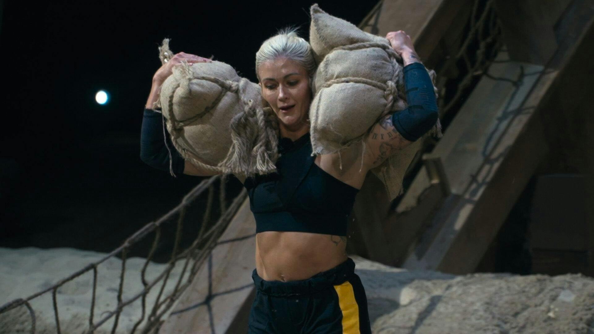 A Batalha dos 100: Ásia backdrop