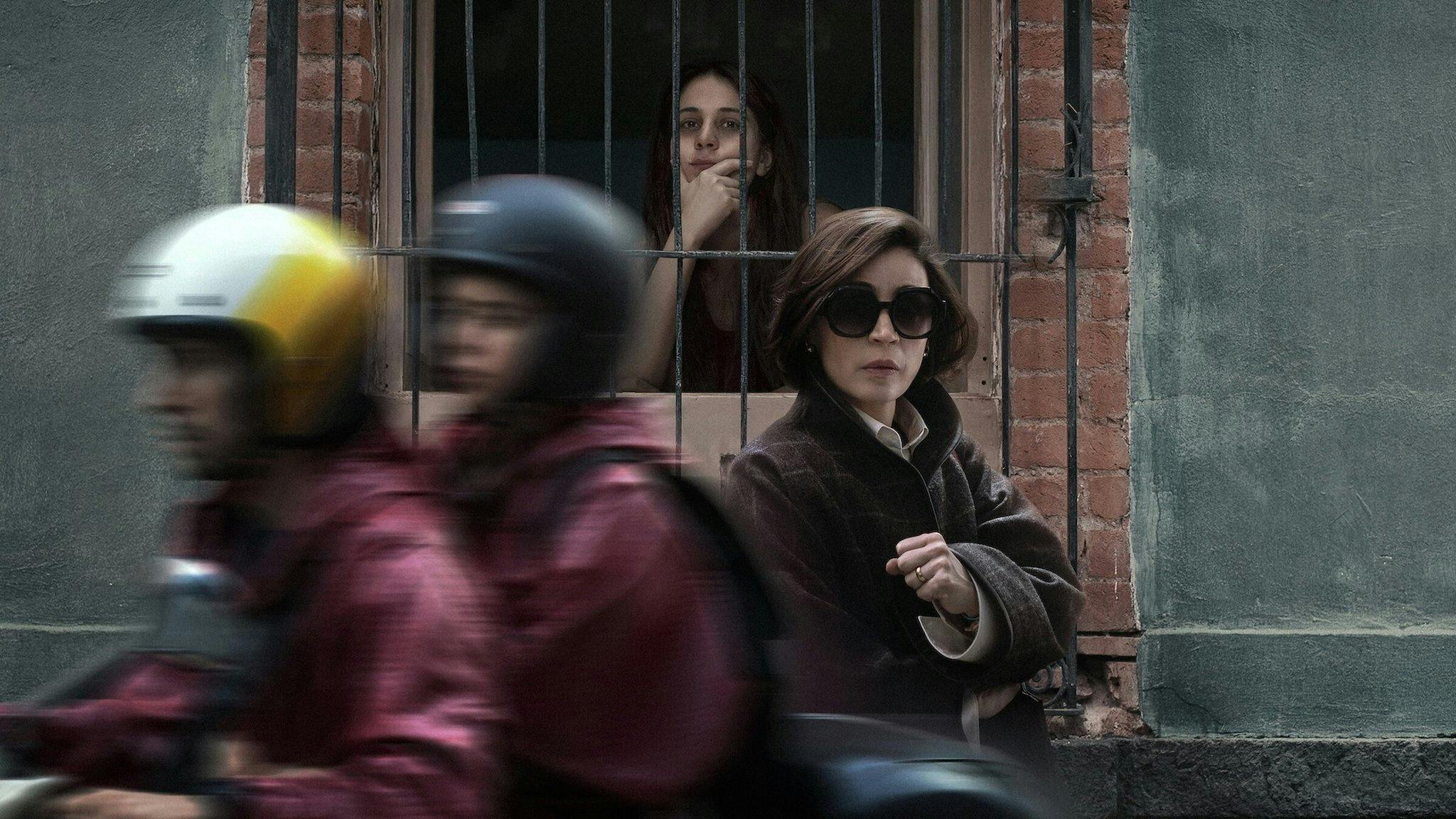 As Loucuras backdrop