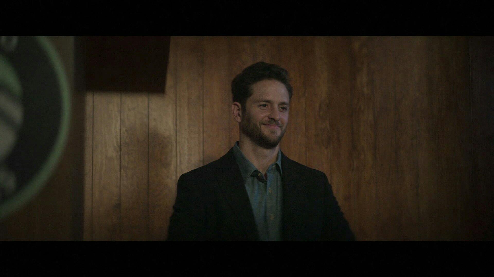 Ela Caminha Sozinha backdrop