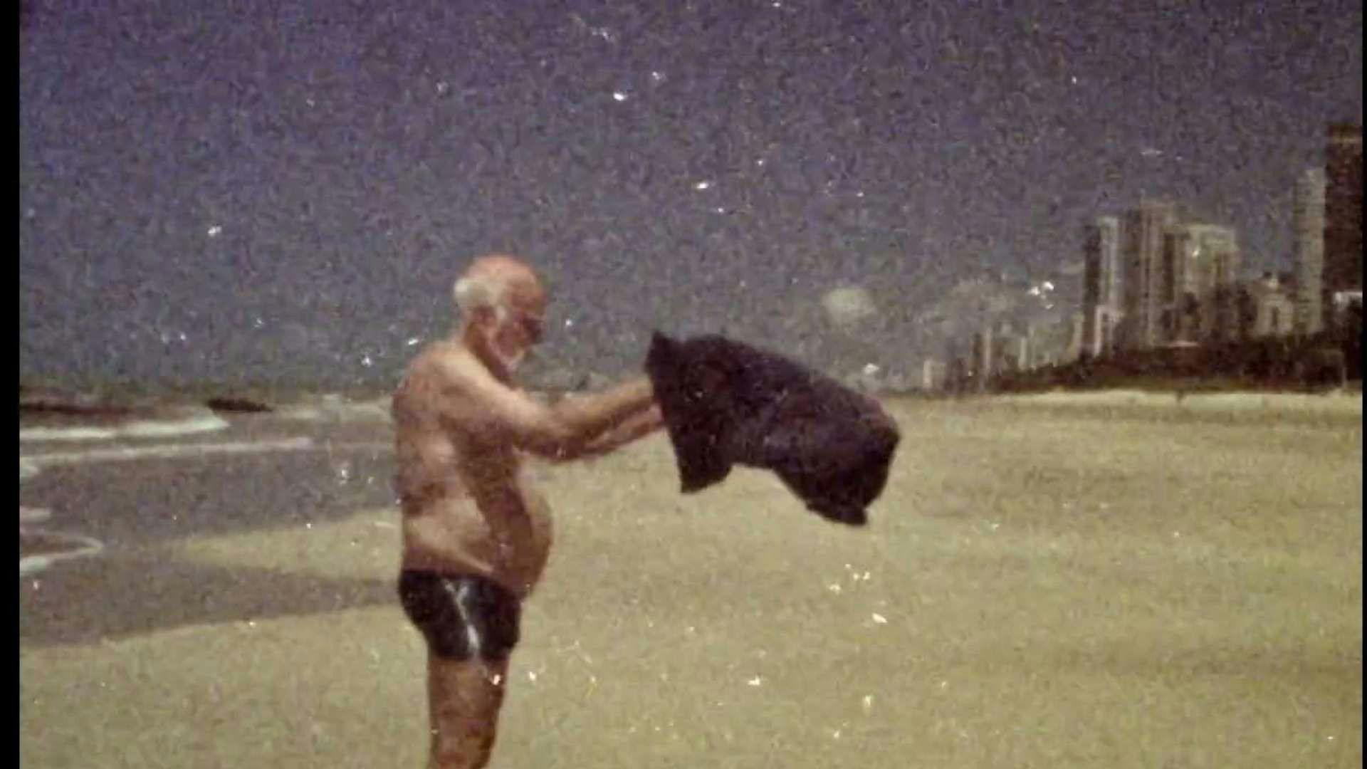 Bruscky: Um Autorretrato backdrop