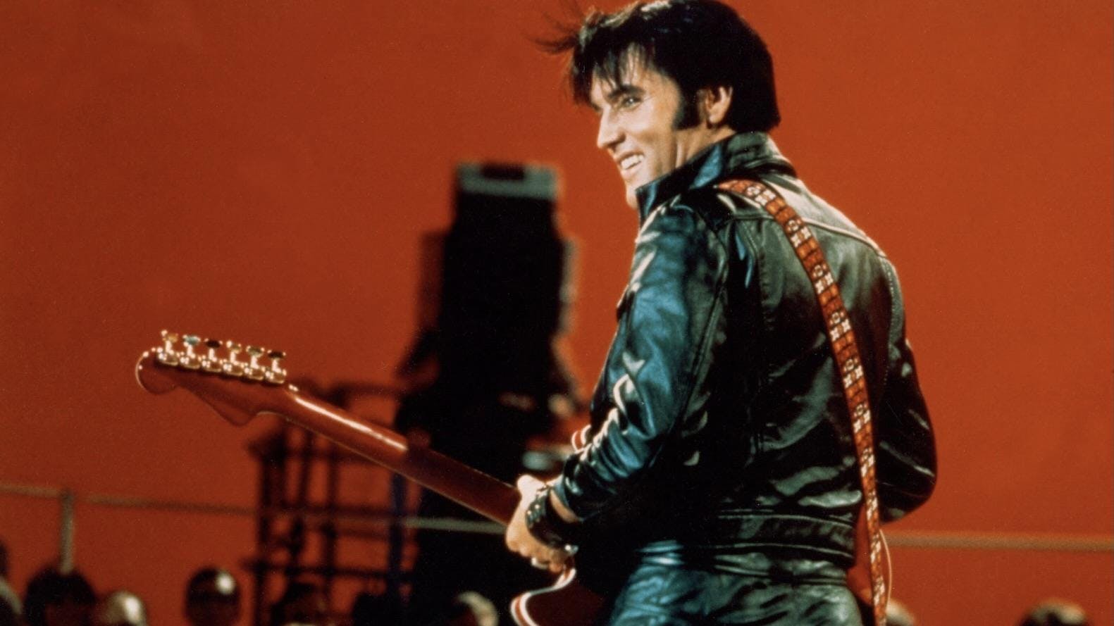 O Retorno do Rei: Queda e Ascensão de Elvis Presley backdrop