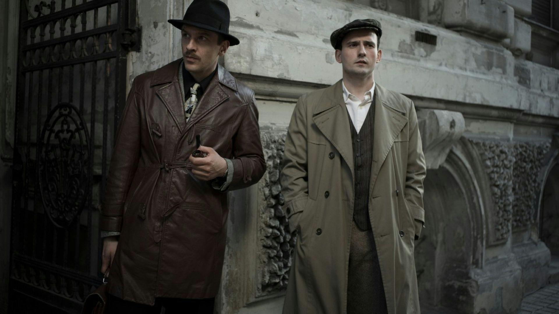 Homens e Deuses backdrop