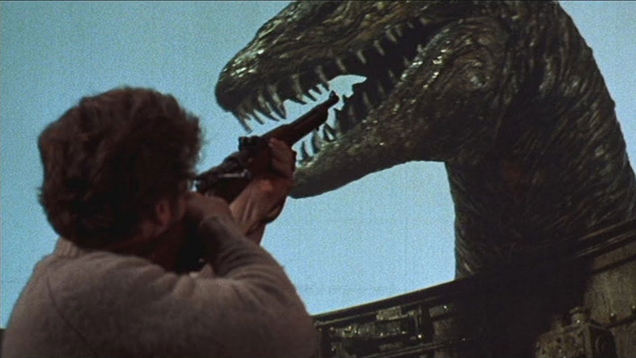 A Terra Que o Tempo Esqueceu backdrop