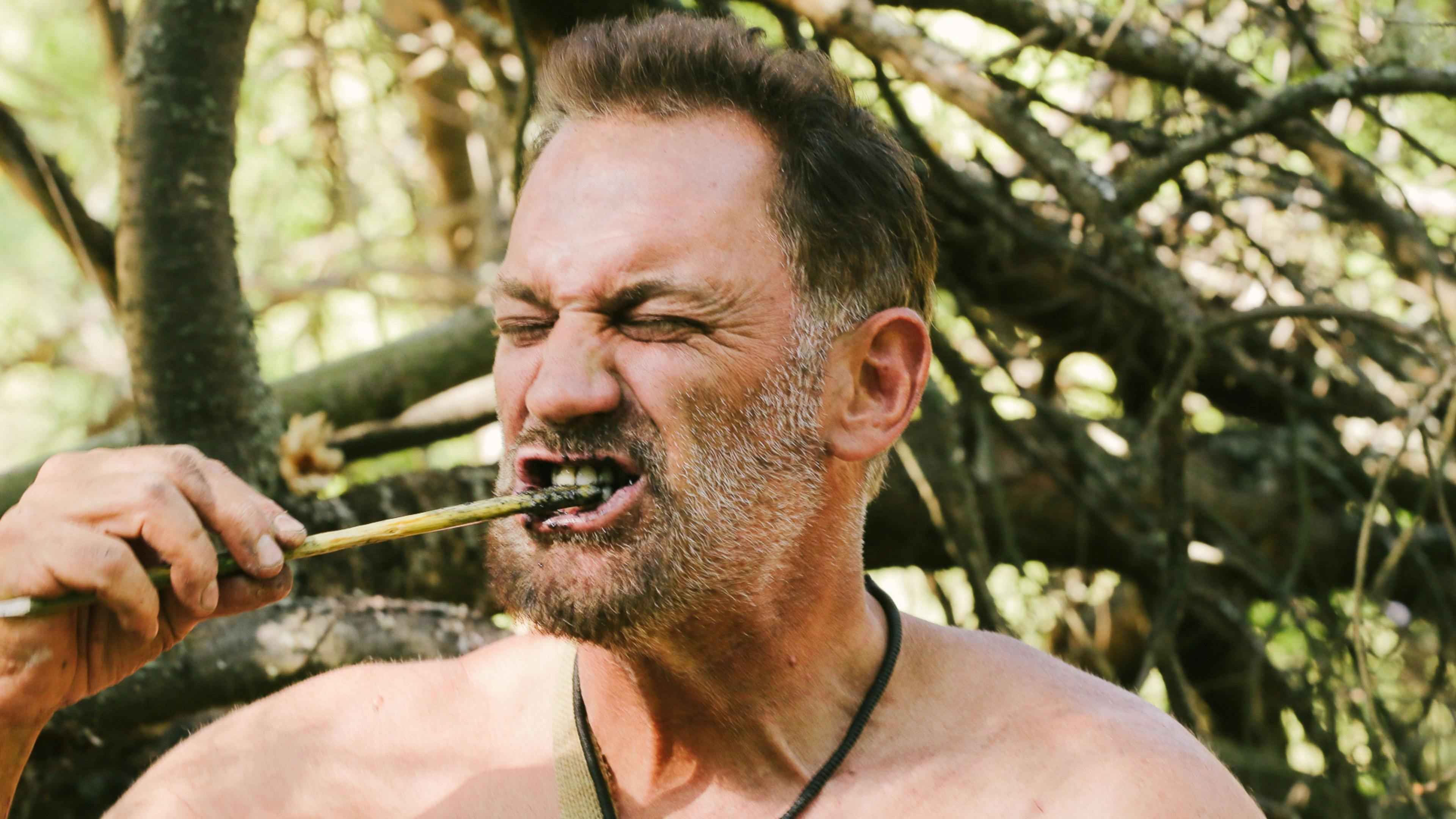 Largados e Pelados: Sozinhos - episódio 1x6