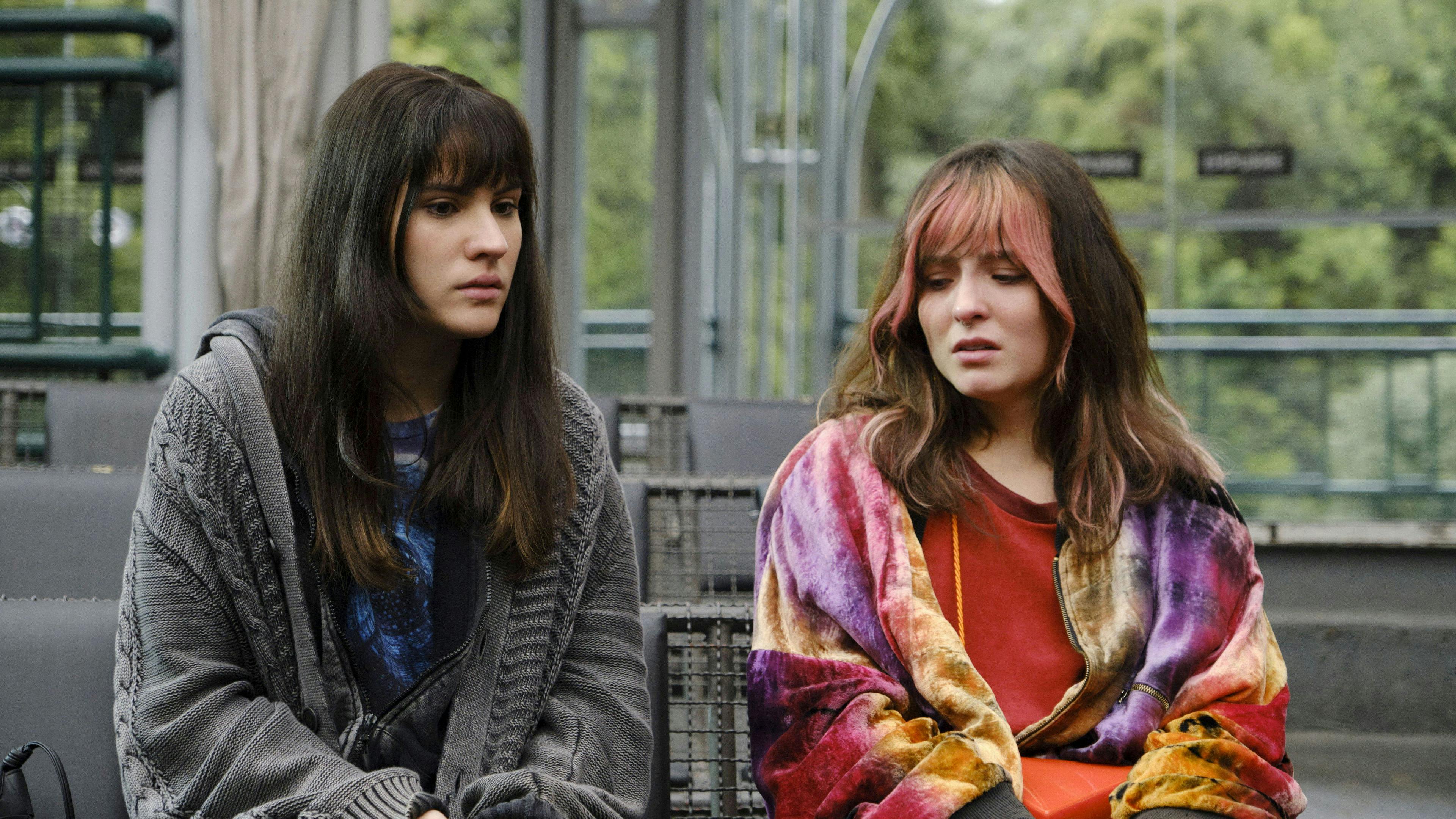 Traição Entre Amigas backdrop