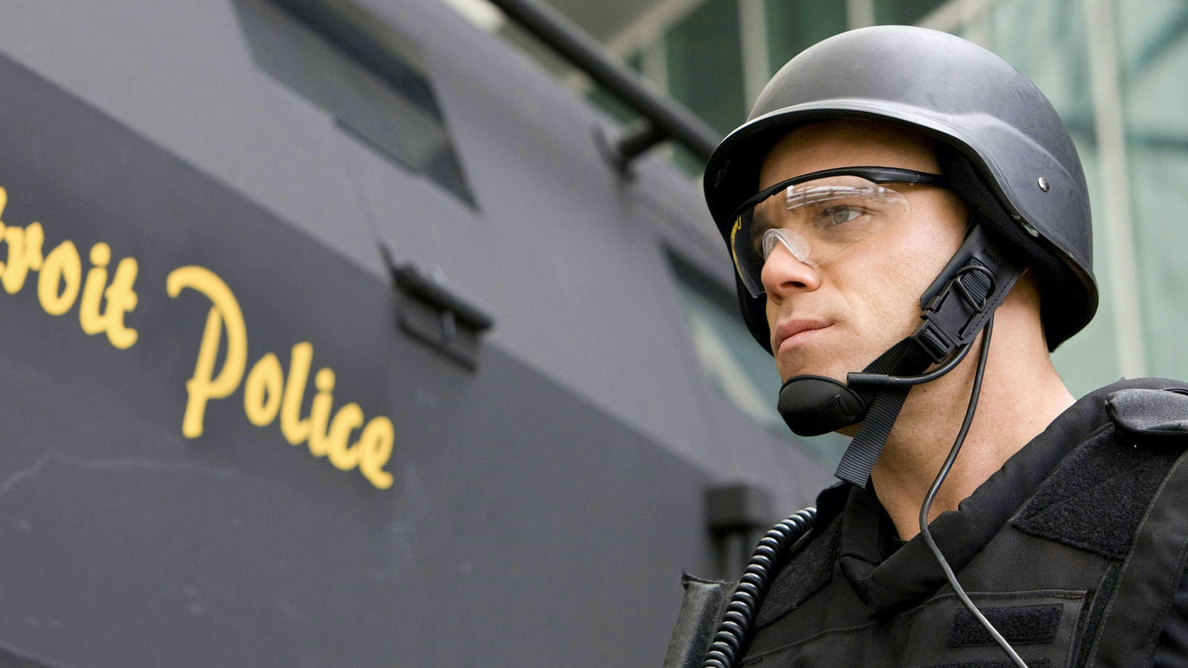 S.W.A.T.: Comando Especial 2 backdrop