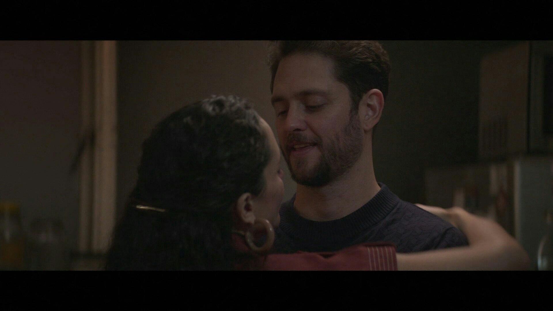 Ela Caminha Sozinha backdrop