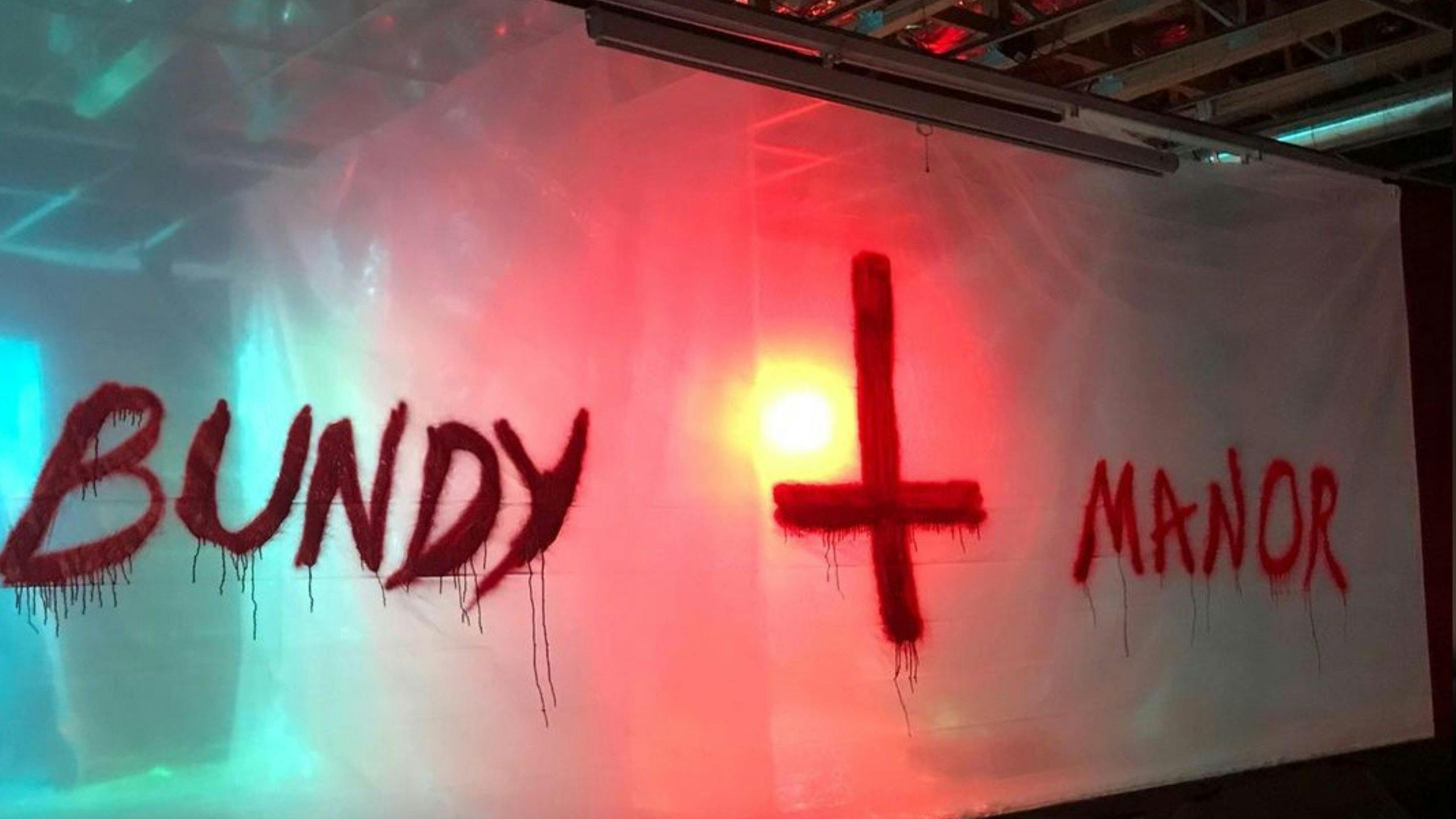 A Mansão do Horror backdrop