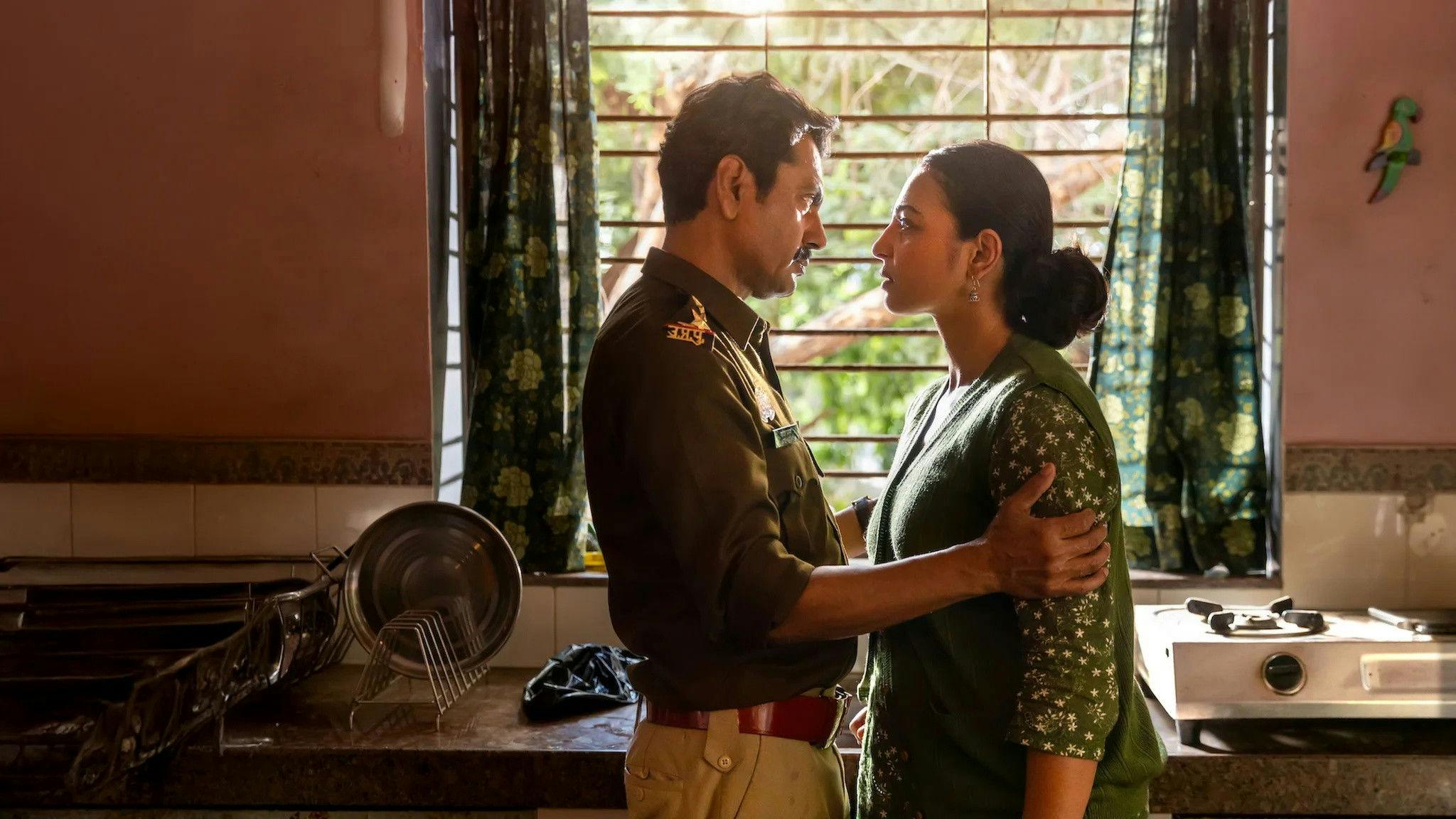 Na Solidão Da Noite: Assassinatos na Mansão Bansal backdrop