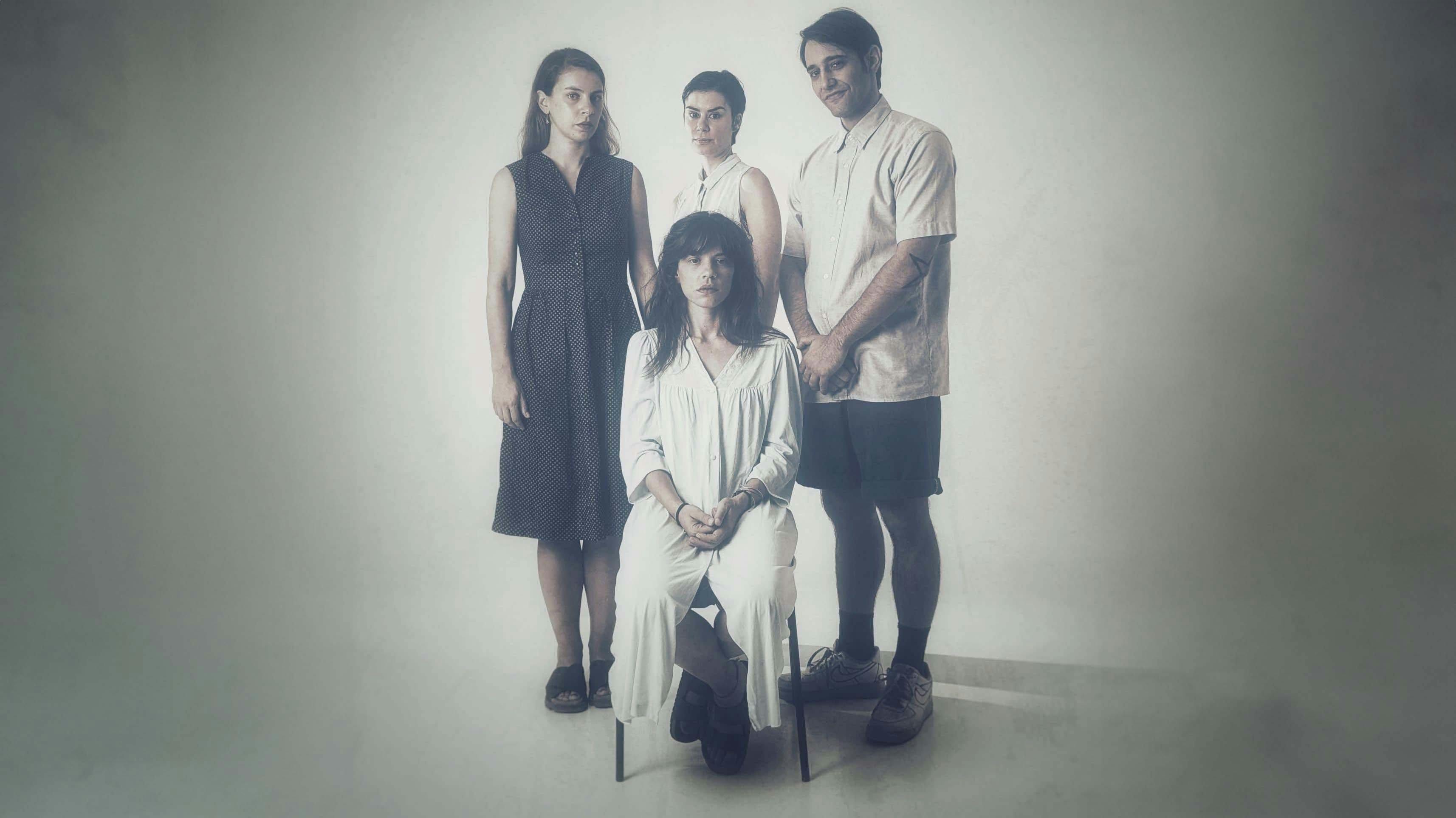 A Clínica backdrop