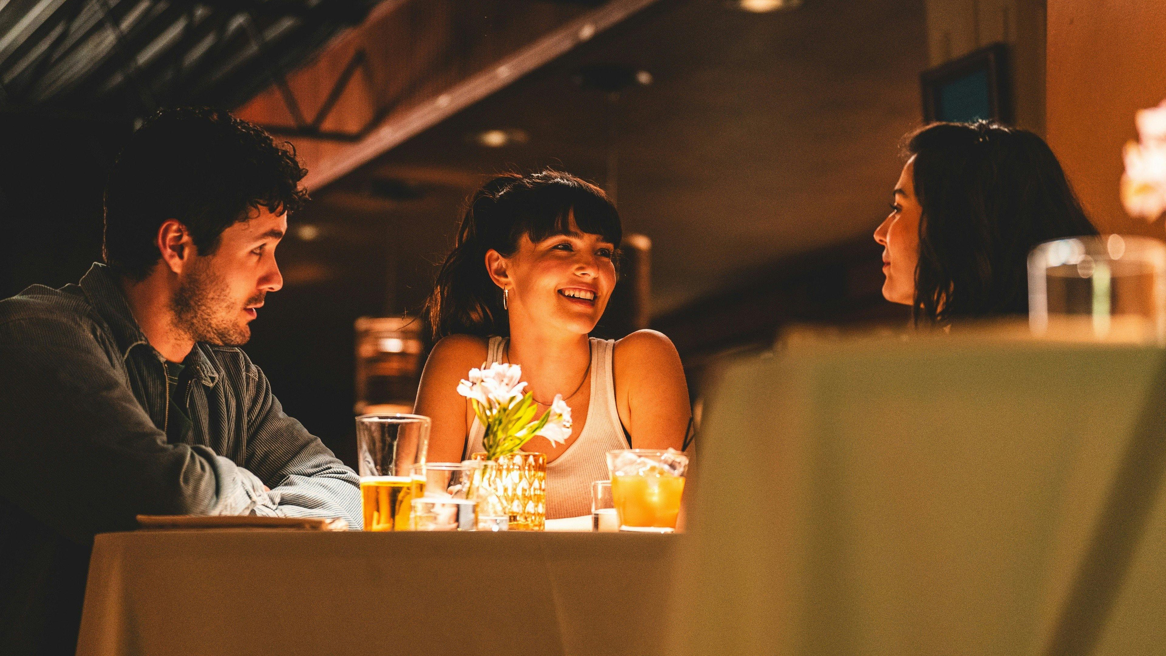 Entre Nós: Uma Dose Extra de Amor backdrop