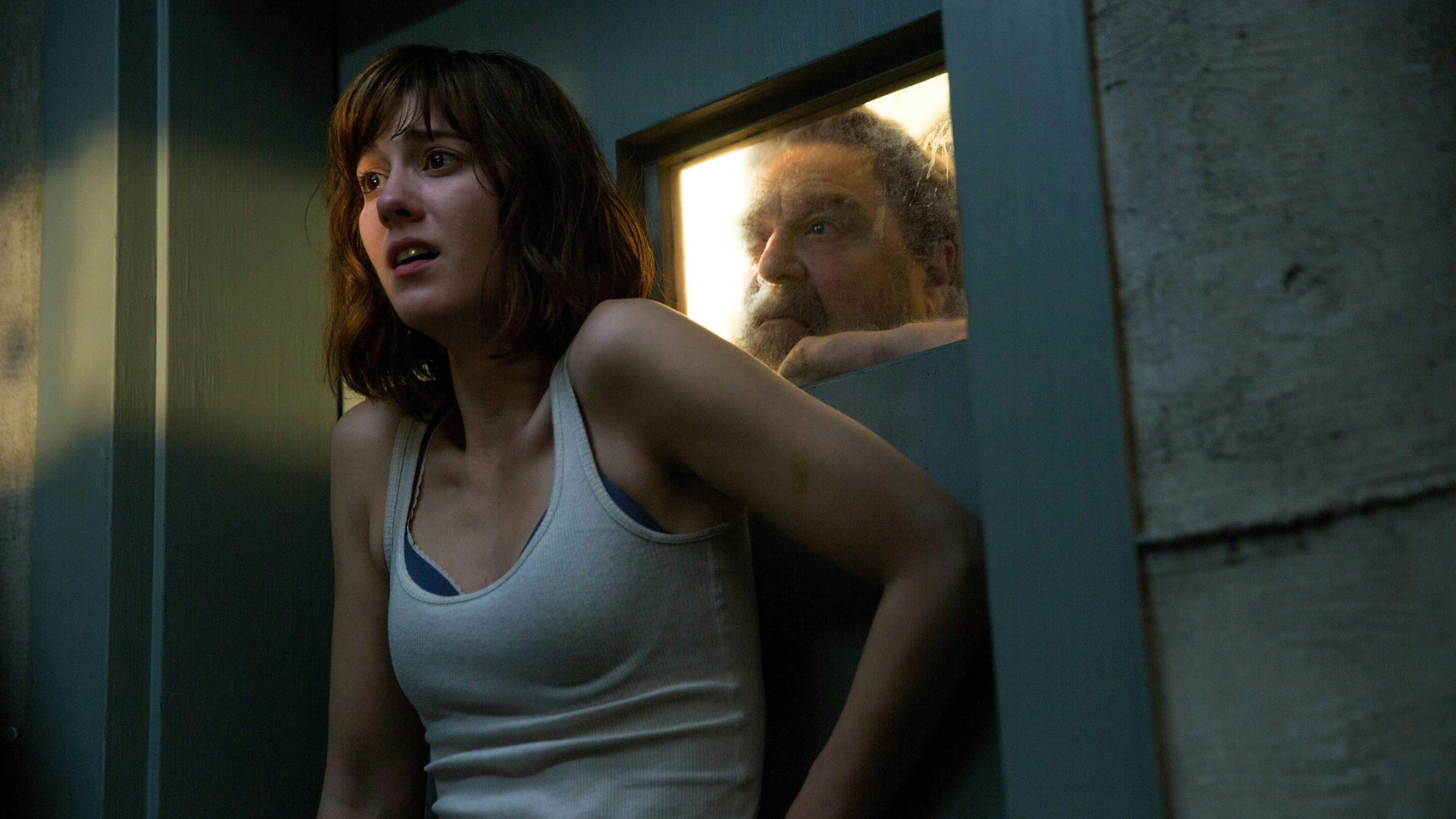 Rua Cloverfield, 10 backdrop