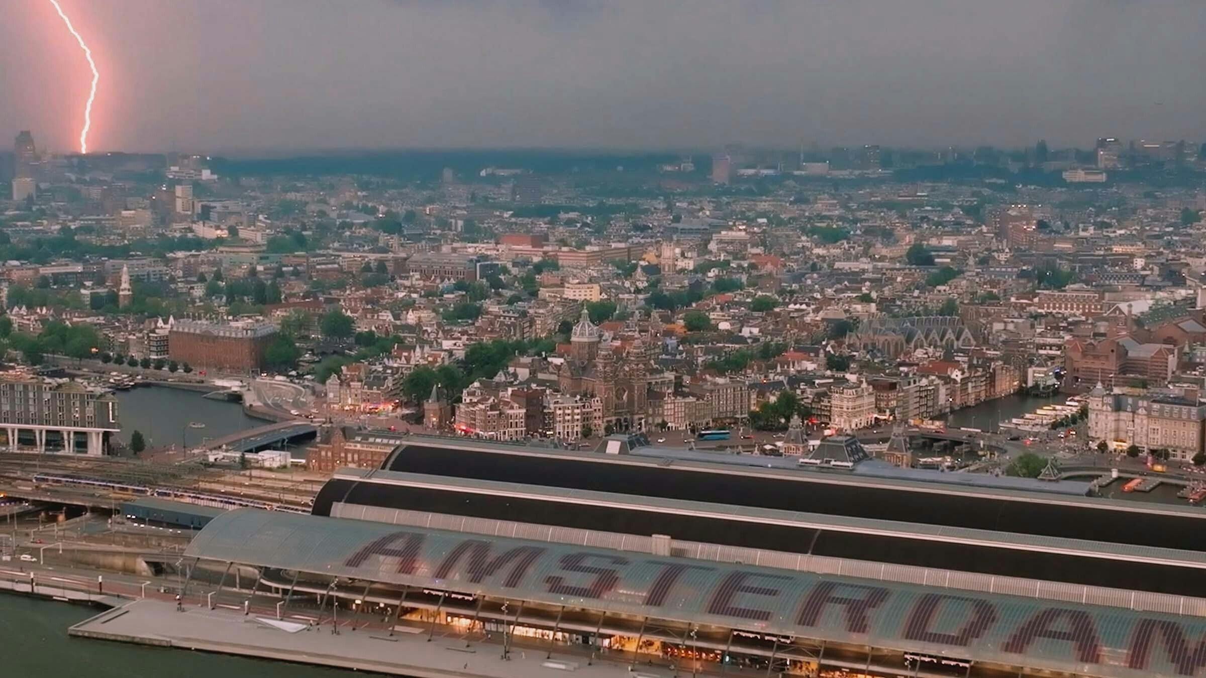 Amsterdam Central 24/7 backdrop