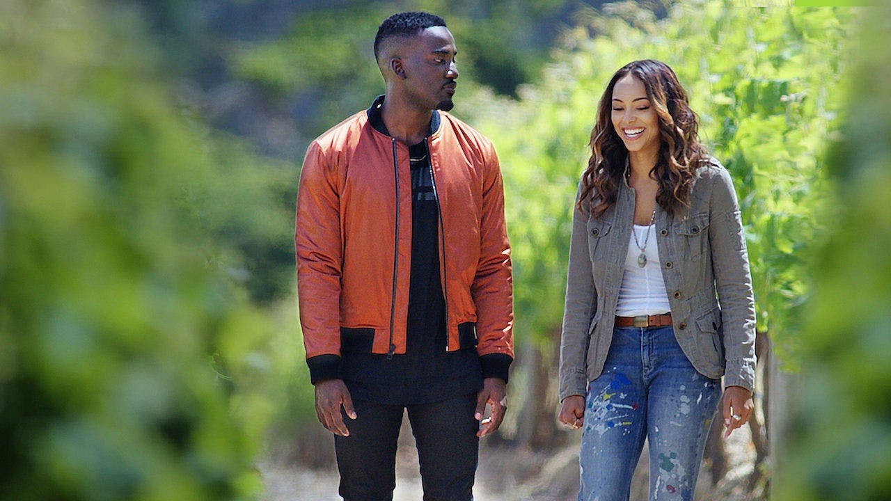 O Estranho Noivo de Maya backdrop