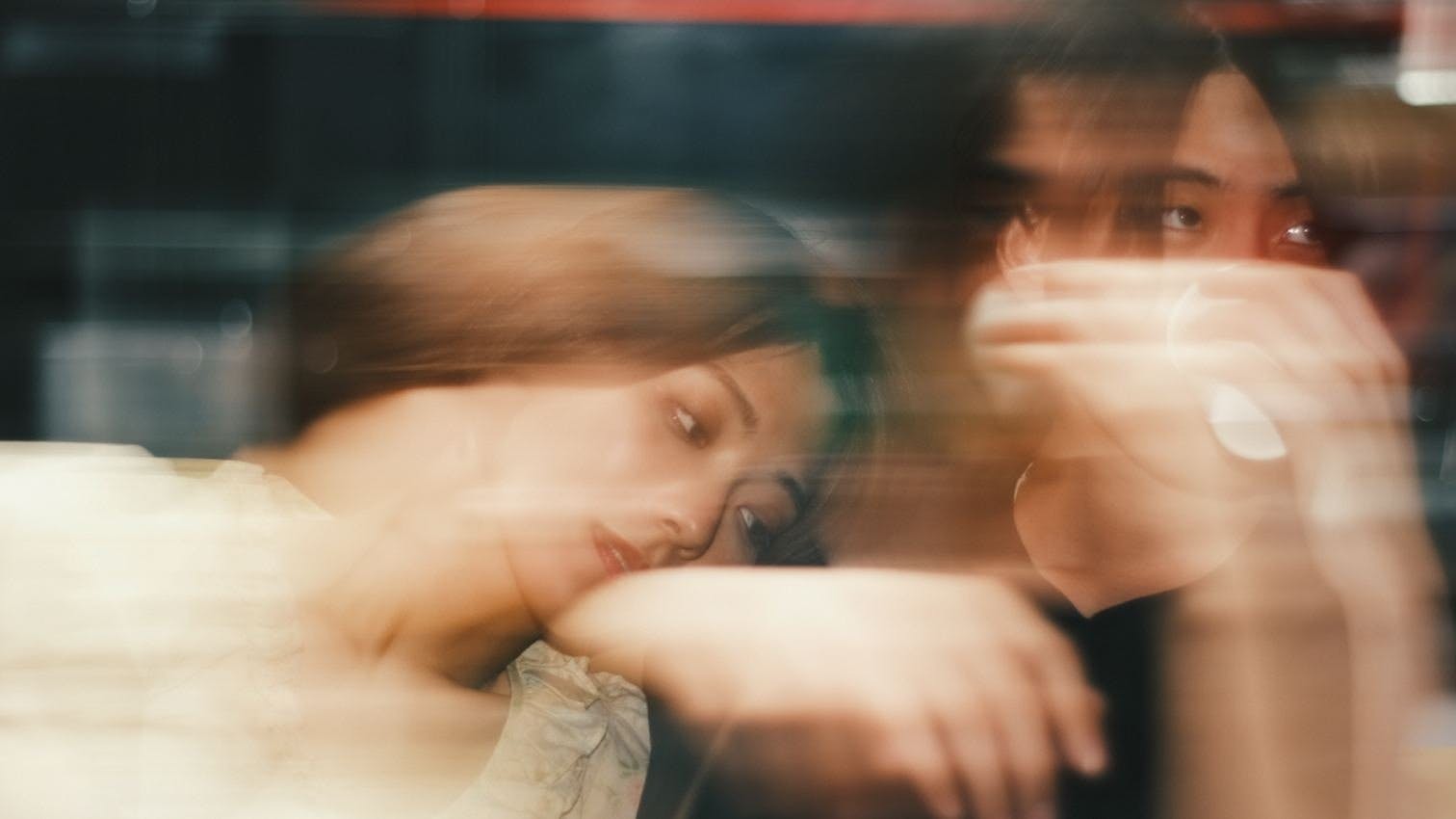 Uma Viagem Noite Adentro backdrop