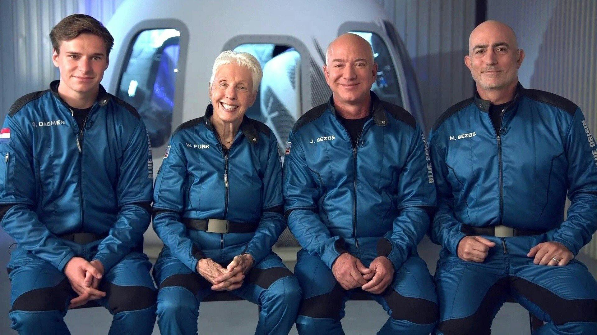 Magnatas do Espaço: Musk, Bezos e Branson backdrop