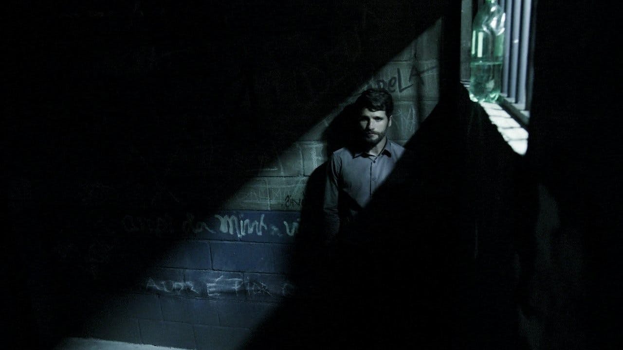 Dupla Identidade - episódio 1x9