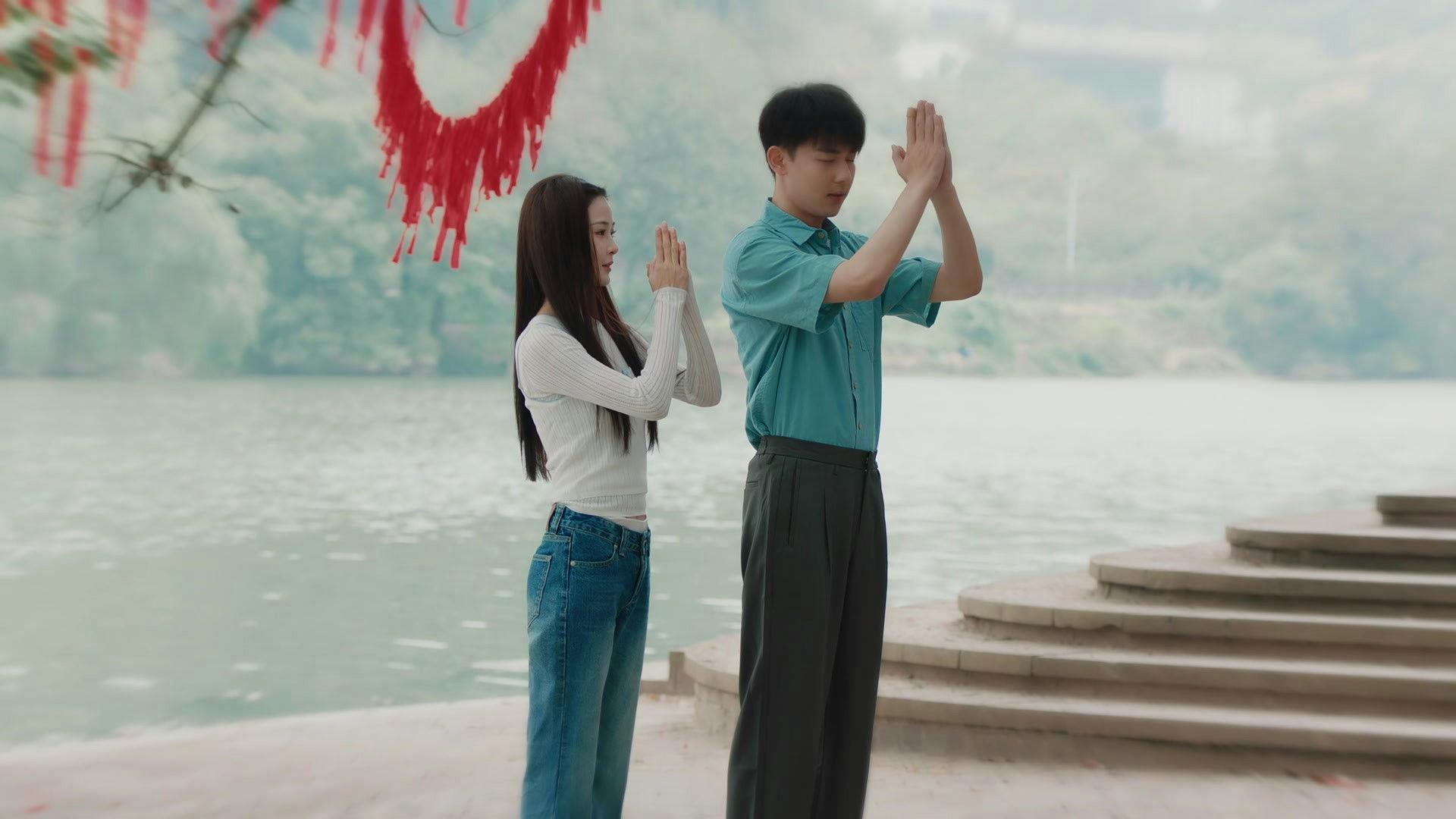 Reborn in 2000: Crush on My Deskmate backdrop