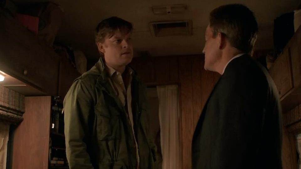Menaces - episódio 1x9