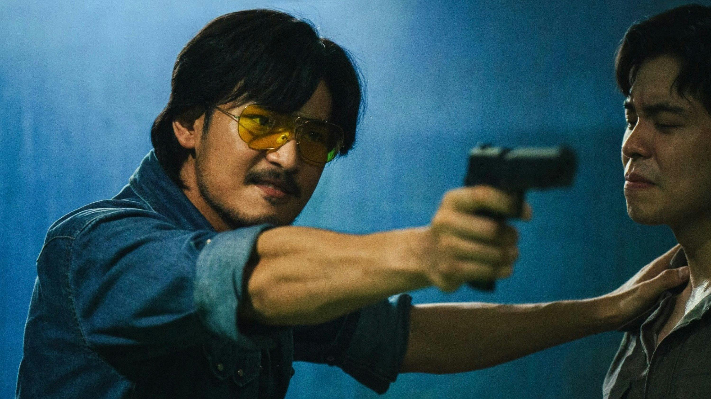 Tee Yai: Nascido para o Mal backdrop