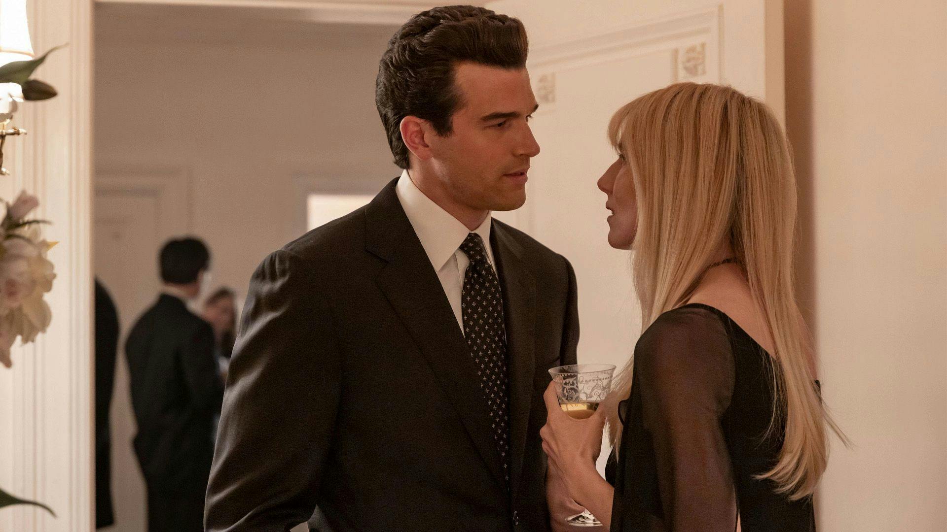 História de Amor: John F. Kennedy Jr. e Caronlyn Bessette backdrop