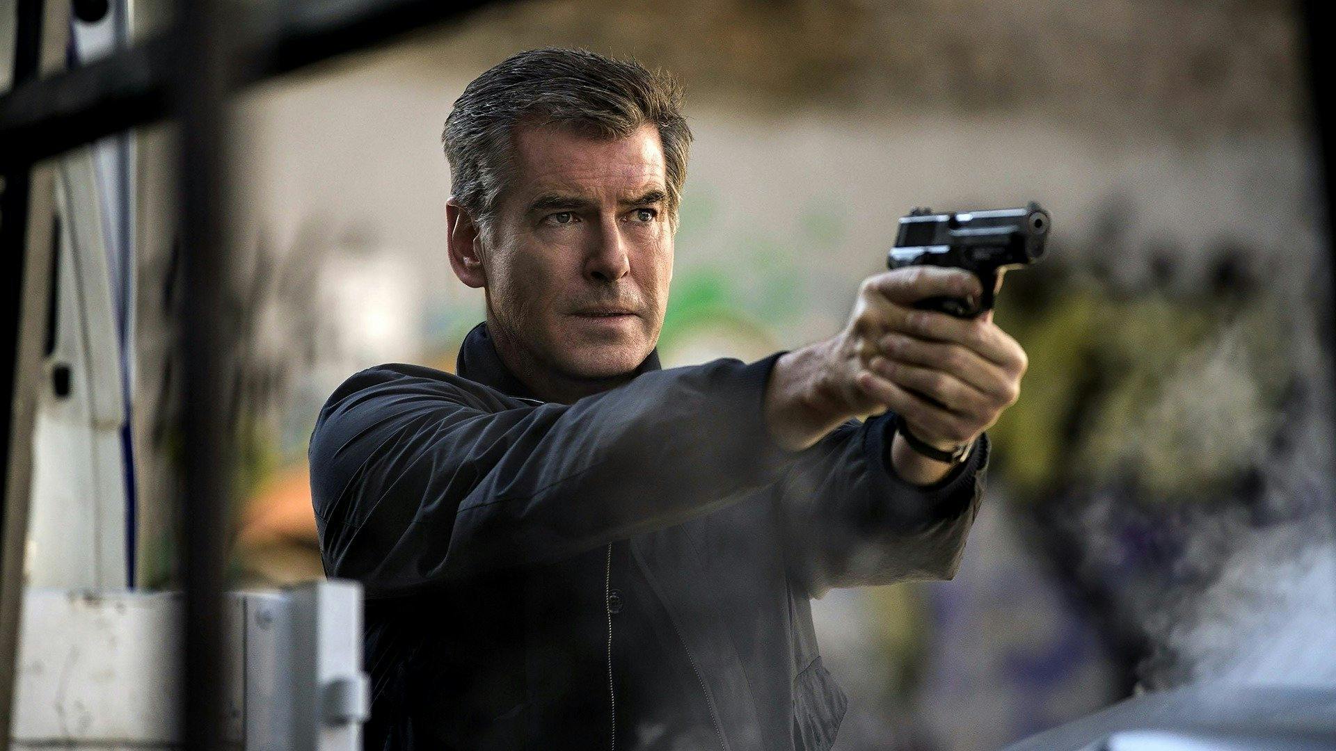 November Man: Um Espião Nunca Morre backdrop