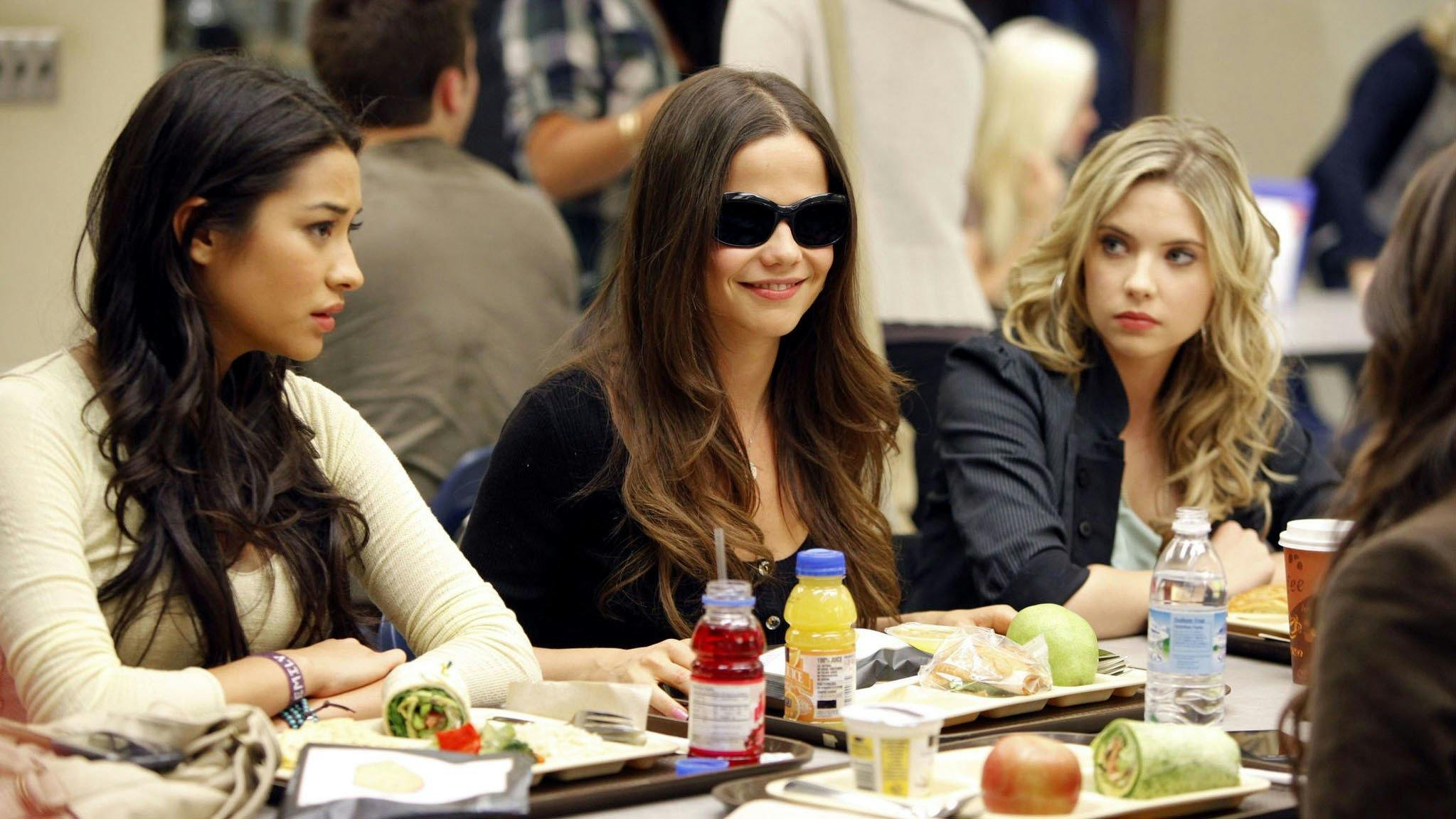 Pretty Little Liars - episódio 1x2