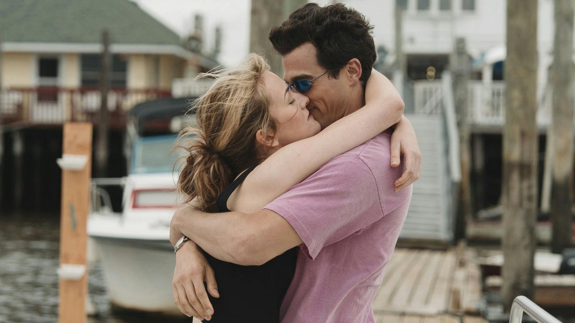 História de Amor: John F. Kennedy Jr. e Carolyn Bessette backdrop