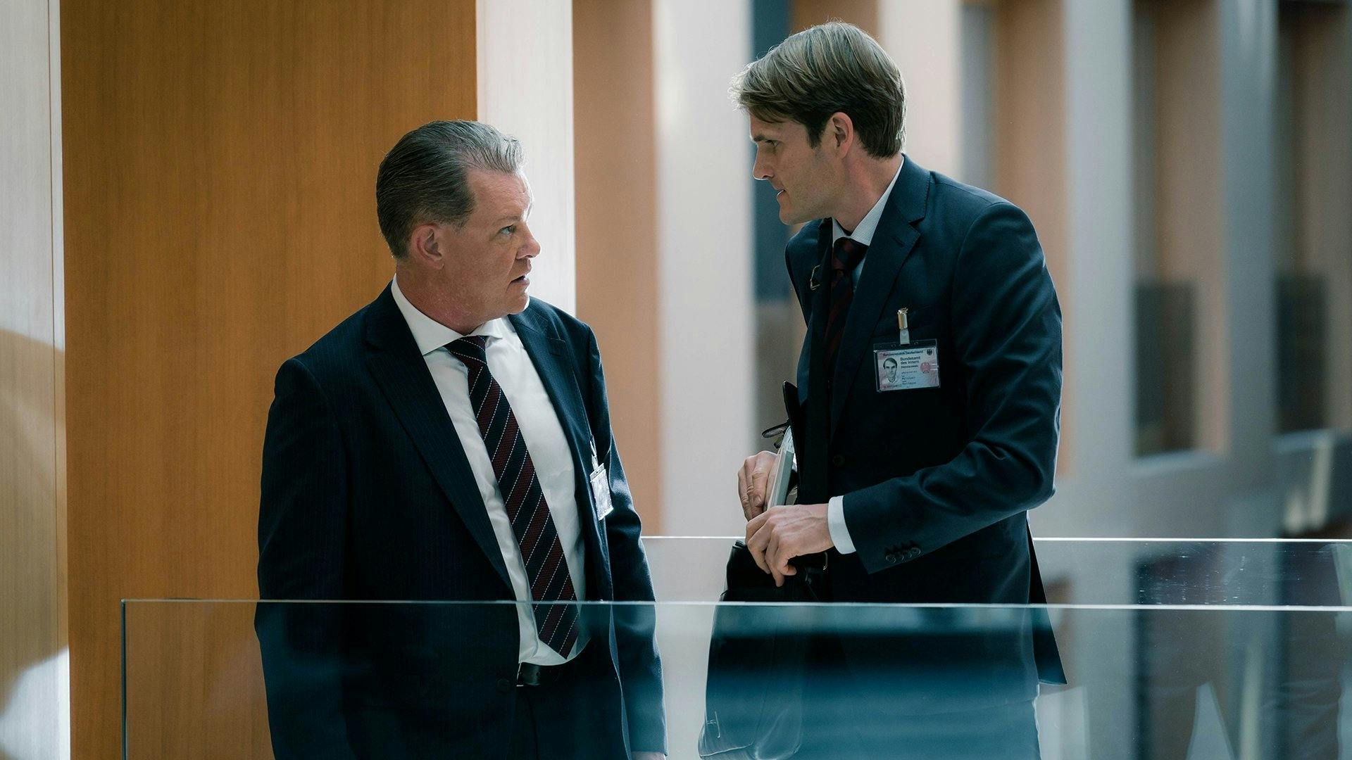 8 Dias - episódio 1x4