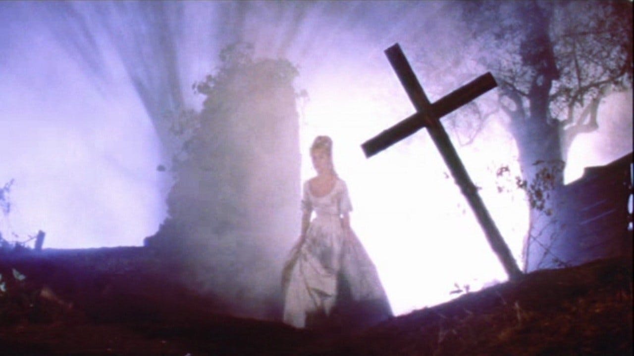 Blood and Roses assista online