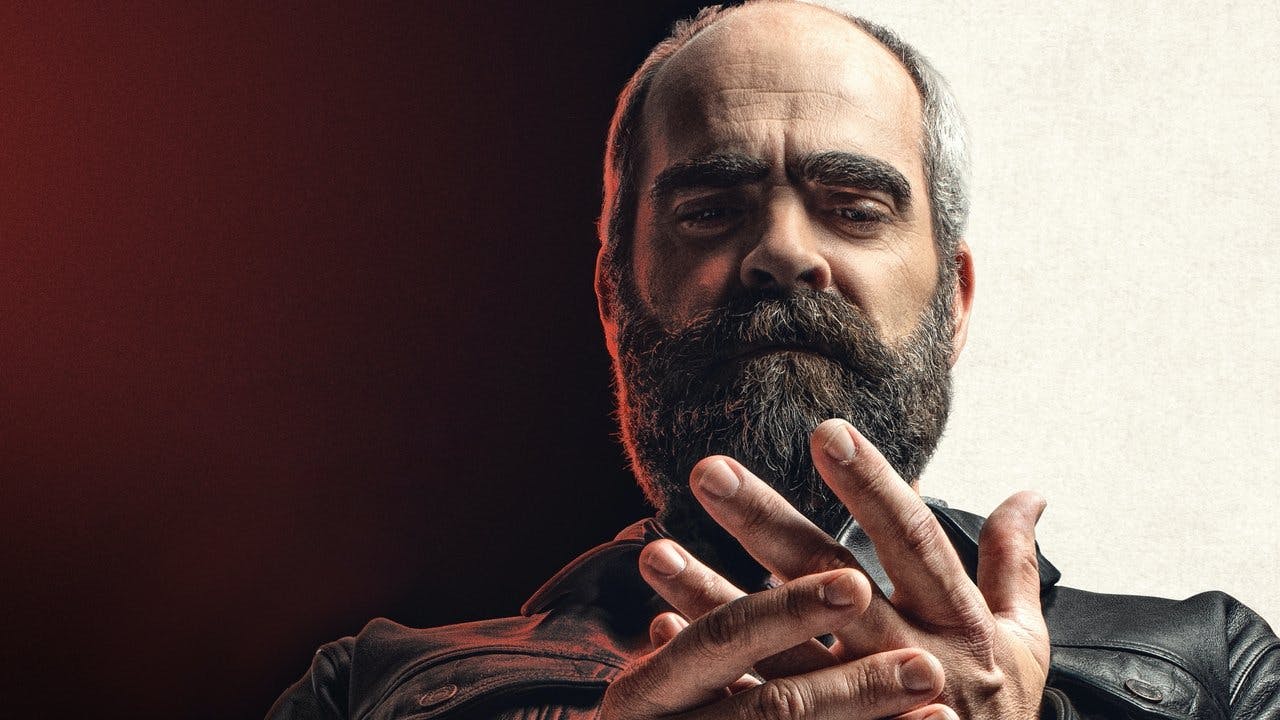 Quem com Ferro Fere assista online