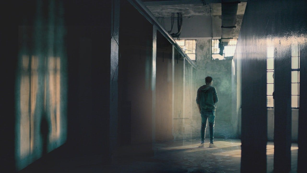Surviving Syria’s Prisons assista online