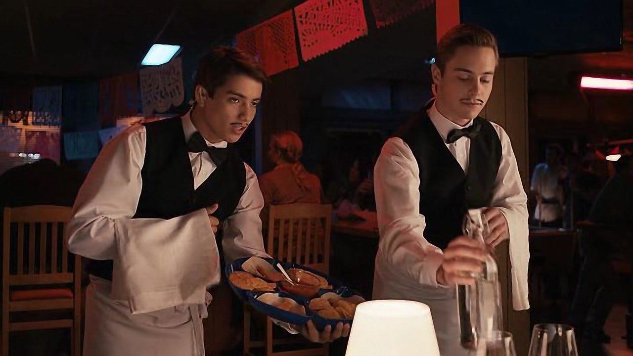 Bruno e Boots: No Amor e na Guerra assista online