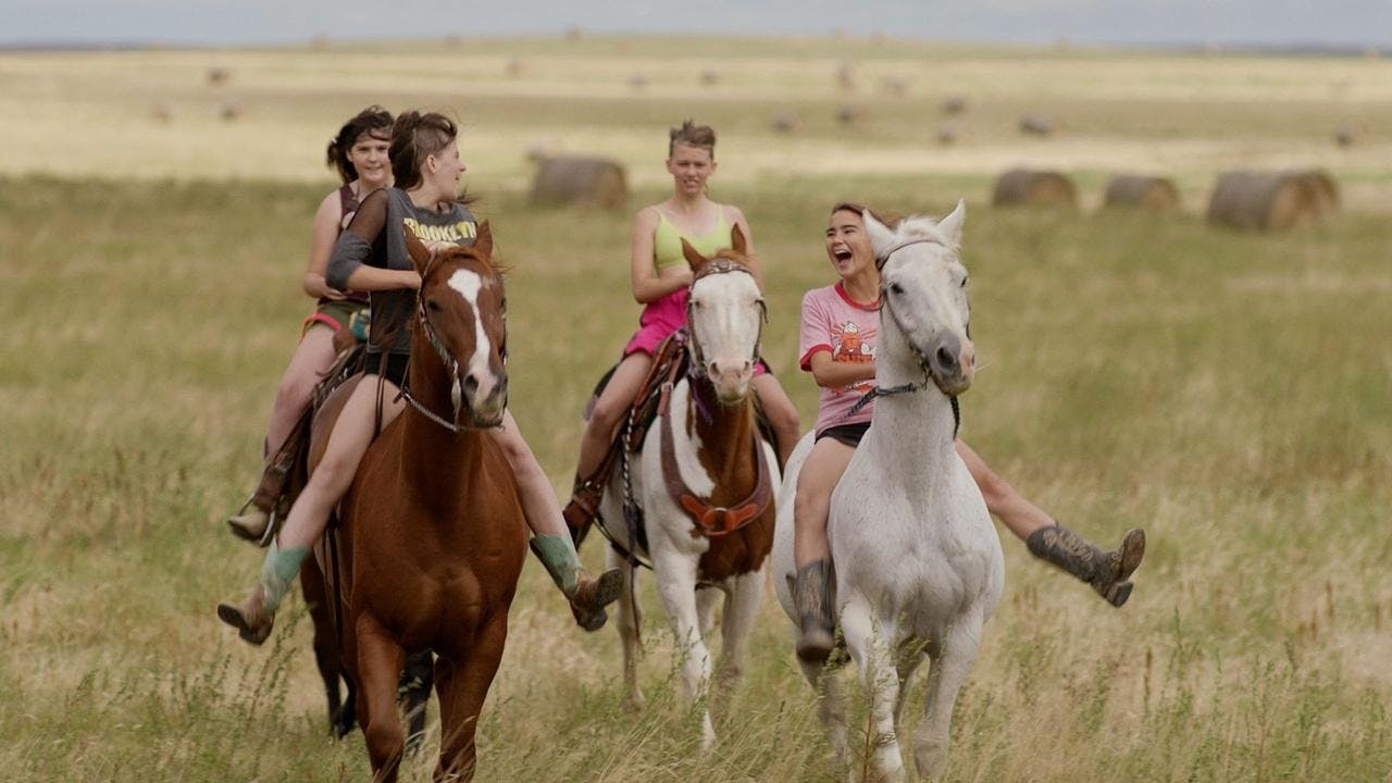 East of Wall assista online