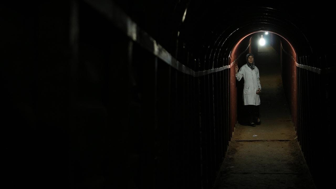 The Cave assista online
