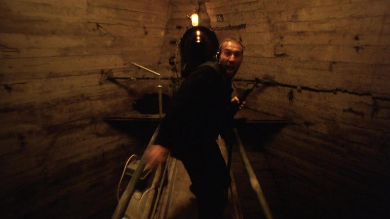 Python 2 assista online