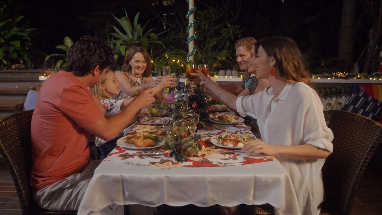 Perfect Messy Holiday assista online