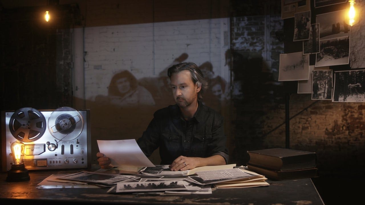An Unknown Compelling Force assista online
