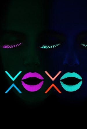 XOXO: A Vida é Uma Festa Online em HD
