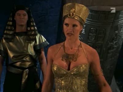 Assistir Caçadora de Relíquias Temporada 2 Episódio 12 Online em HD