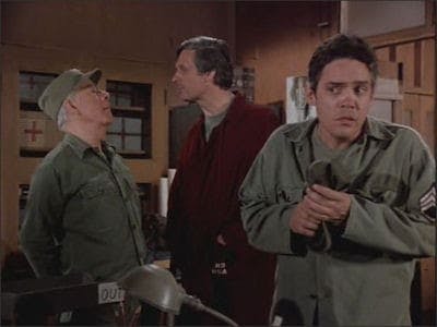 Assistir M*A*S*H Temporada 8 Episódio 24 Online em HD